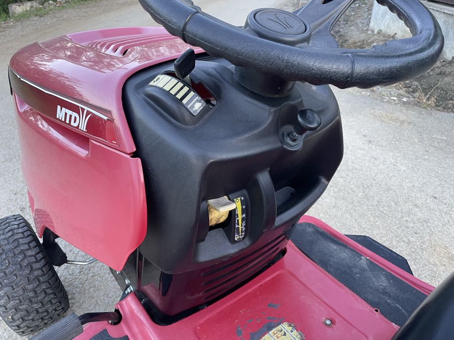 Vand tractoras tuns iarba/gazon MTD 14,5 cp import germania