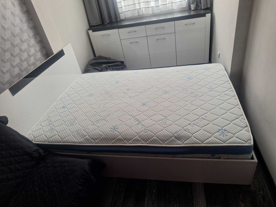 Продавам легло с матрак 140/200