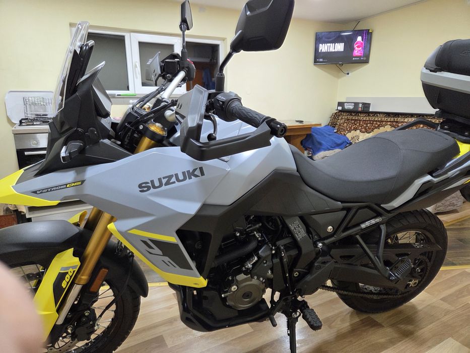 Vând Suzuki V-strom 800de