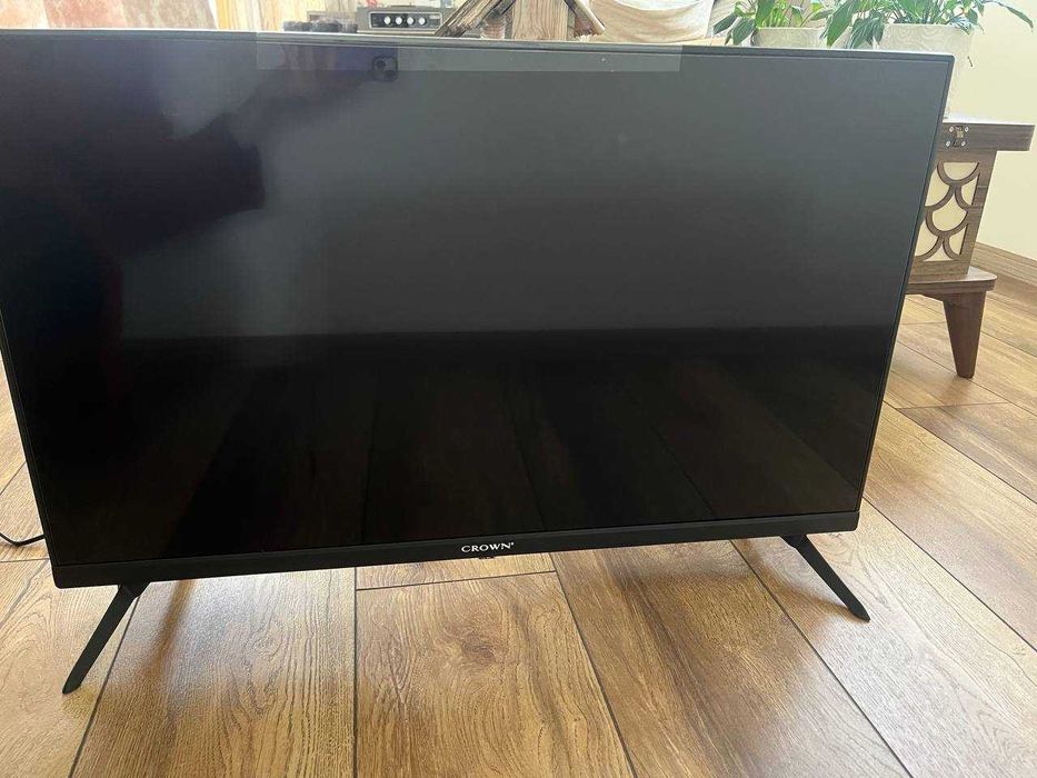 Телевизор Crown 32 инча - HD Ready, DVB-T2, нов почти неизползван