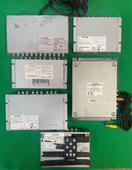 Alpine-module multimedia auto TV tuner/monitoare