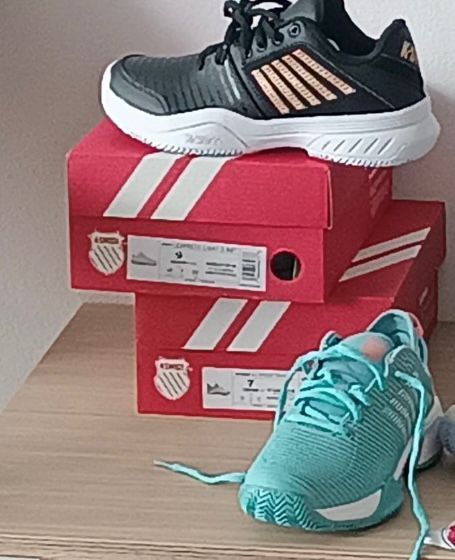Adidași noi K-SWISS