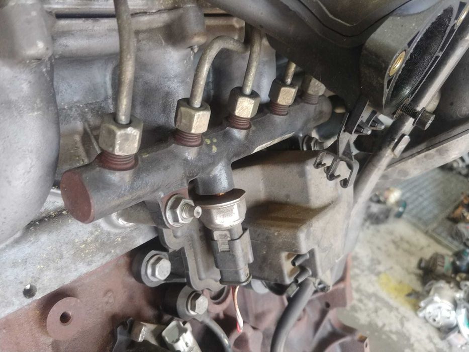 rampa injectoare 2.0 hdi peugeot  307 308 407 408 citroen c4 c5  9656391180