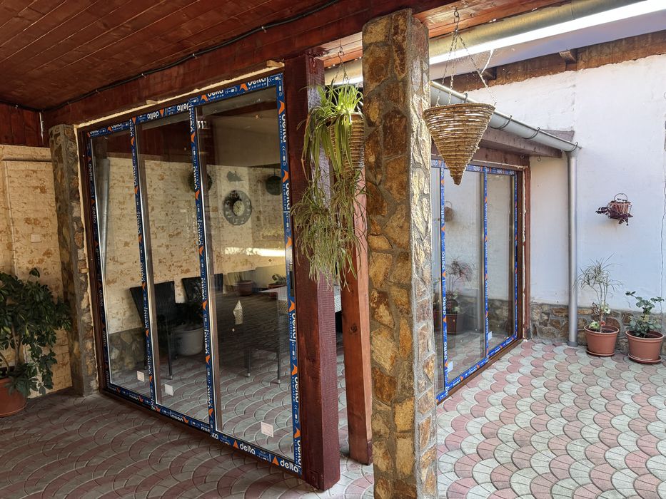 Usi glisante (aluminiu si pvc) la comandă