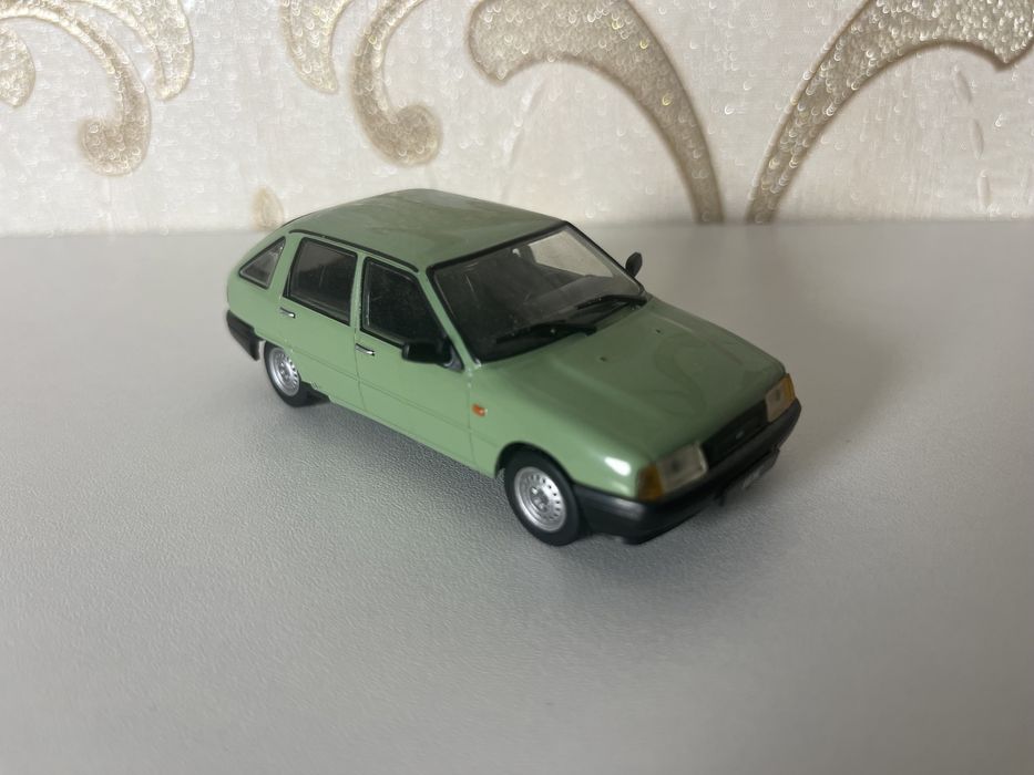 Продам модель Иж Орбита 1:43