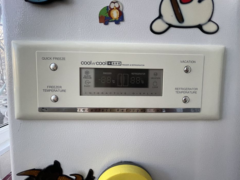 Продаем не рабочий холодильник!!