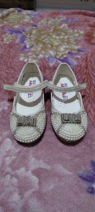 Туфельки для девочек в хорошем состоянии. Размер 27