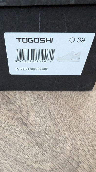 Дамски сникърси TOGOSHI /бели/