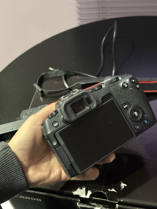 Vând canon Eos rp
