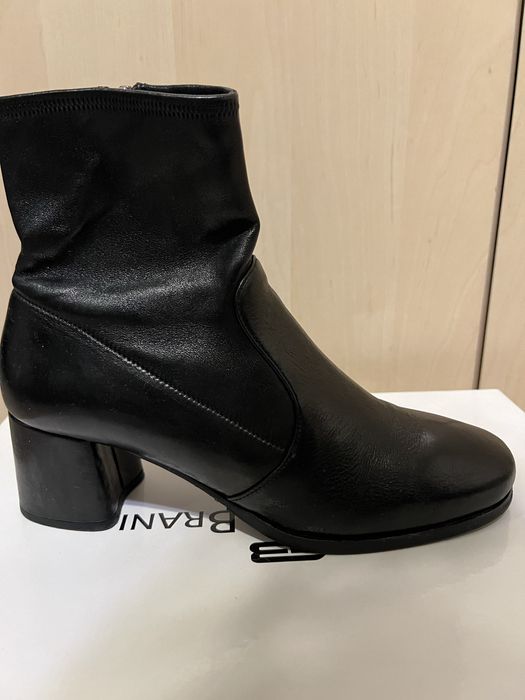 Продаю ботильоны Prada