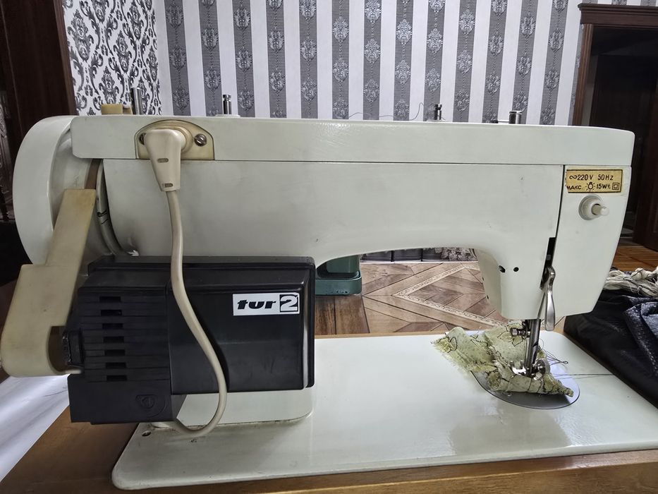 Продам швейную машинку.