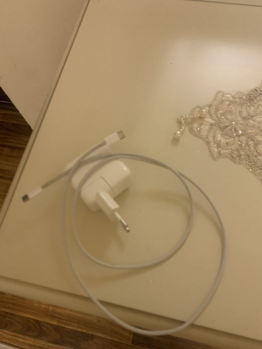 Iphone orginal zaryatchik oziniki 17 dan chqgan