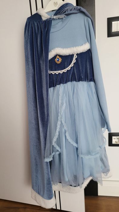 Rochita Elsa cu pelerina