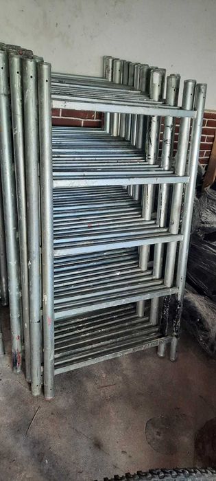 Inchiriere schela mobila din aluminiu interior / exterior