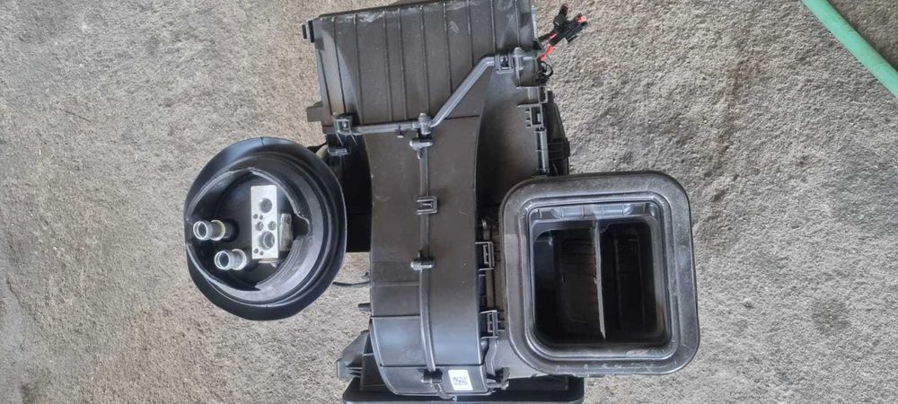 Carcasa distribuție aer habitaclu aeroterma BMW X1 F48 X2 F39 9383118