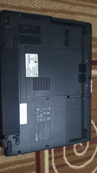 Ноутбук сотилади