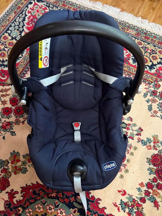 Vând Scoică Chicco prindere ISOFIX