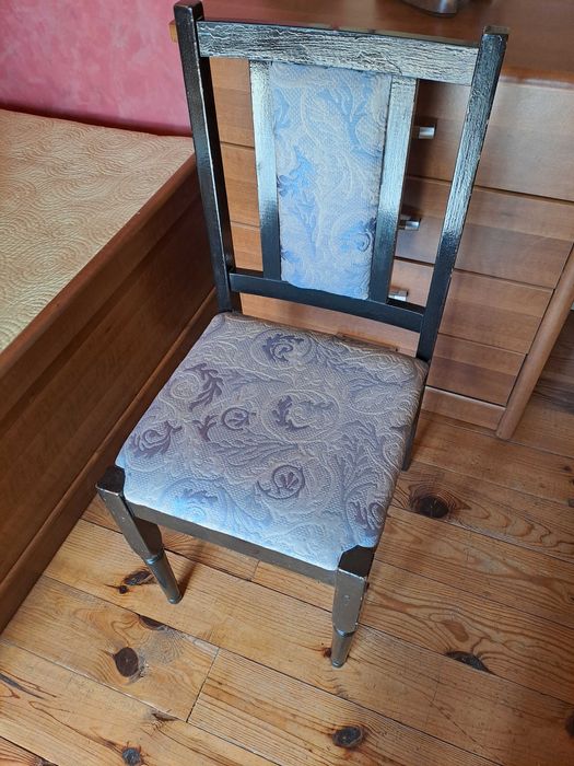 Продавам 4 трапезни, дъбови стола