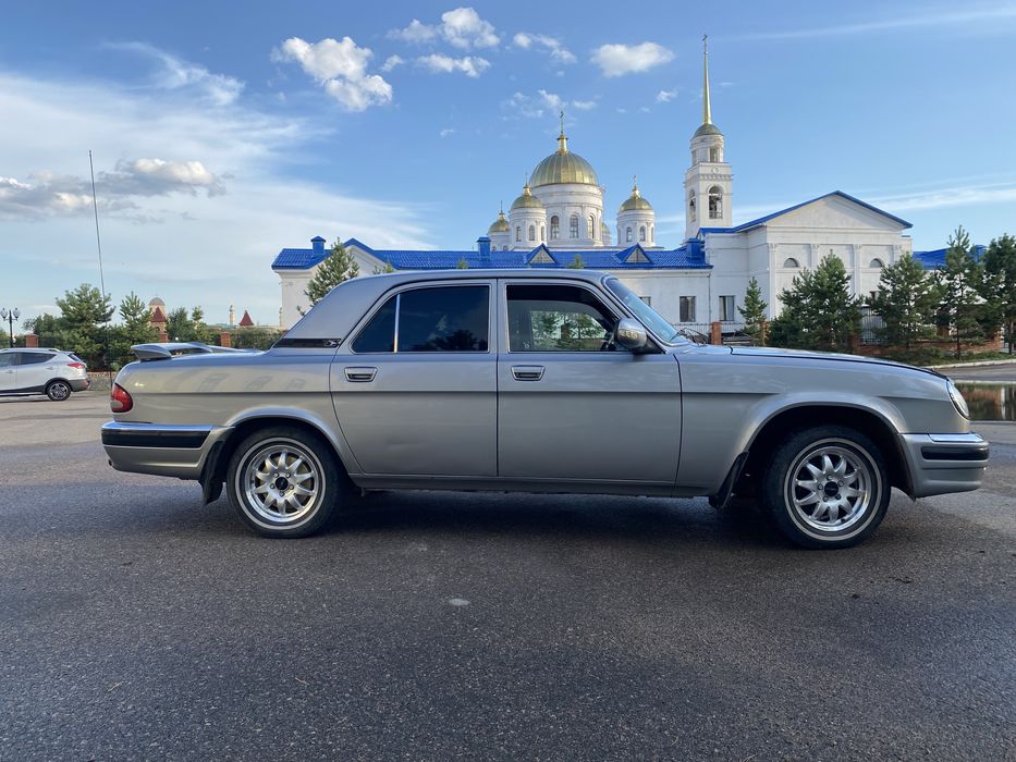 Волга . Газ 31105 .