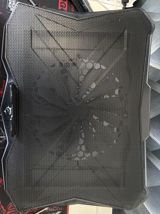 Мощен лаптоп с много RGB. Моделът е Alienware m15. RTX 3060. Intel core i7-11800H. 16gb ram. Купен за 6000€ от емаг
