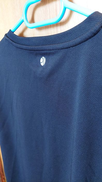 Vând bluza sport Under Armour