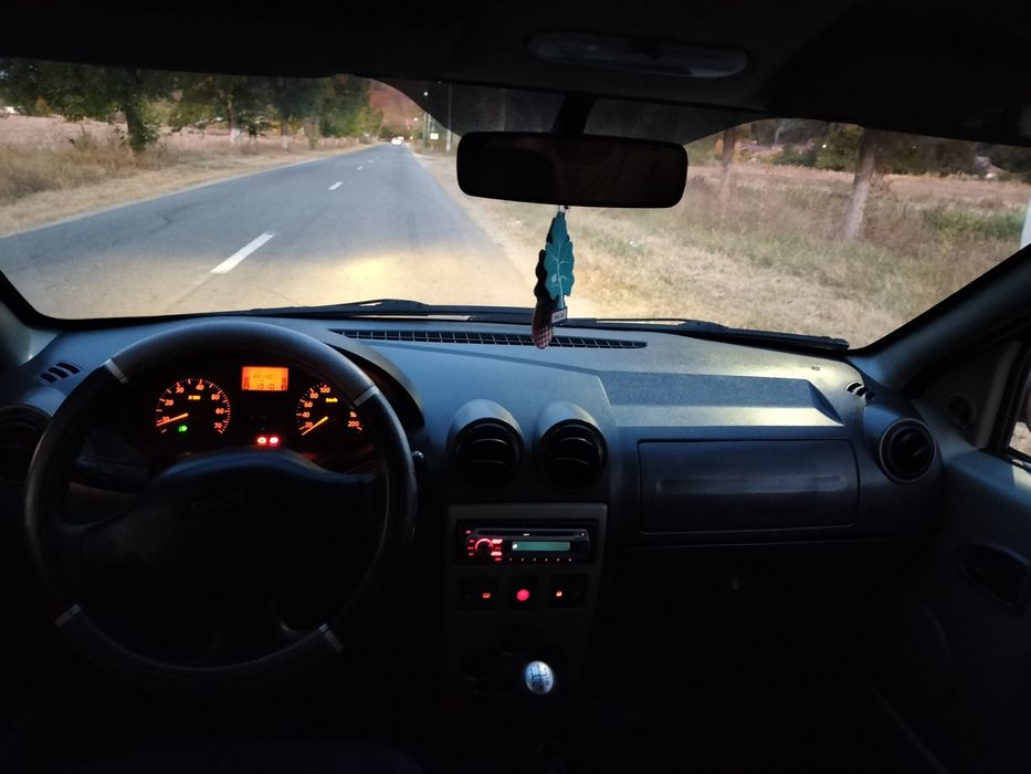 Vând Dacia Logan
