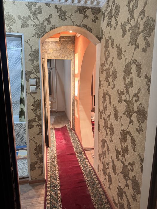 Фрунза массифда 1 холик хонадон зудлик билан сотилади