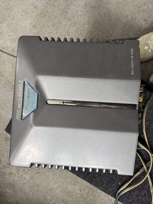 Сабвуфер PolkAudio и моно усилитель Pioneer GM-D500M