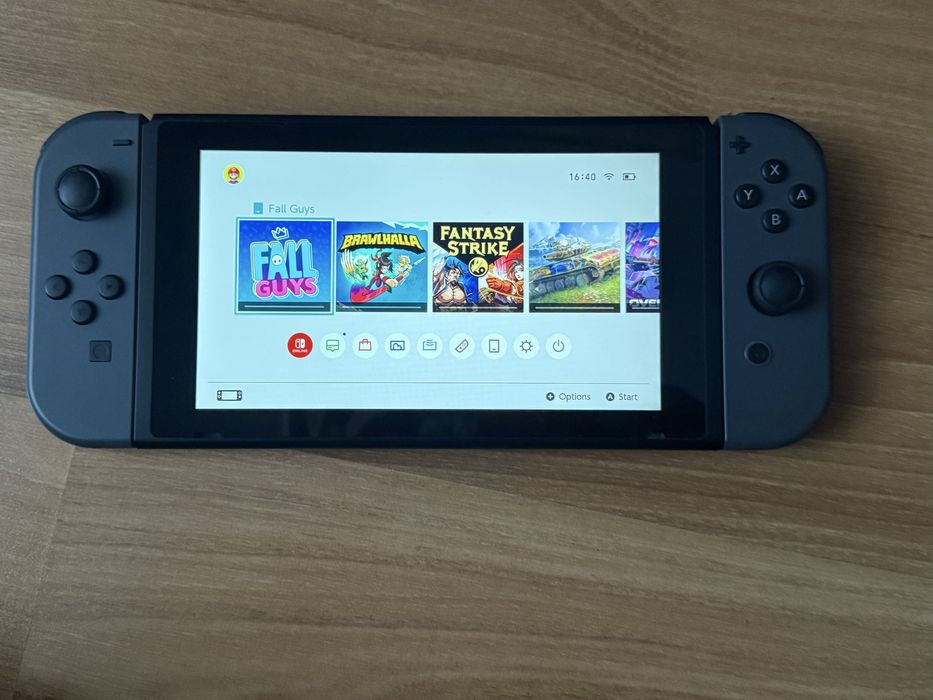 Nintendo switch в отлично състояние и игри
