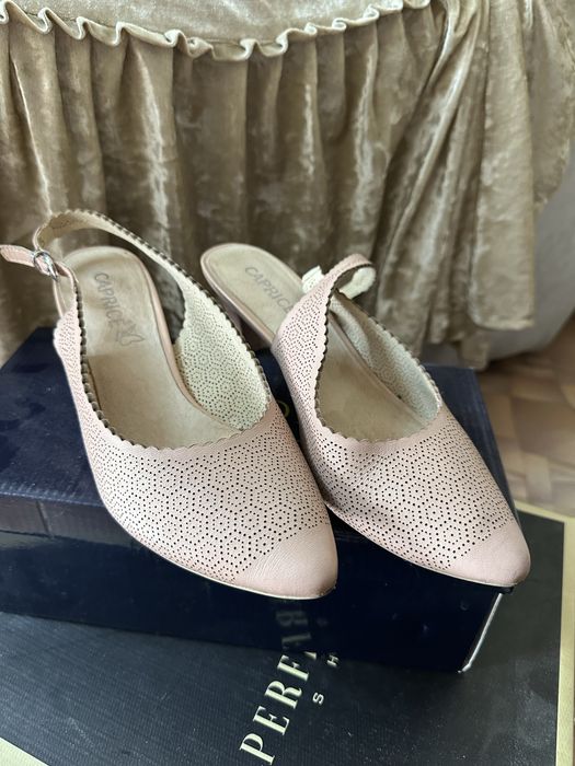 Босоножки caprice