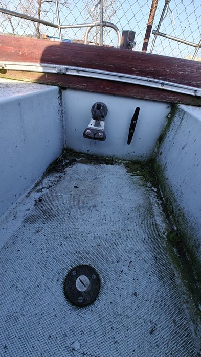 Ветроходна лодка яхта