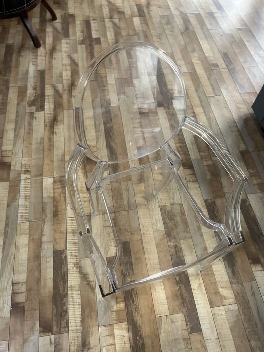 Продаются пластиковые стулья