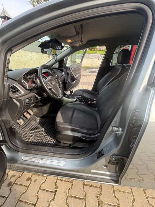 Opel Astra J Sport Tourer