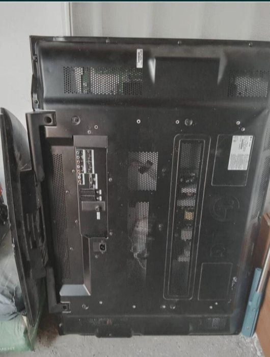 Продам Телевизор на запчасти