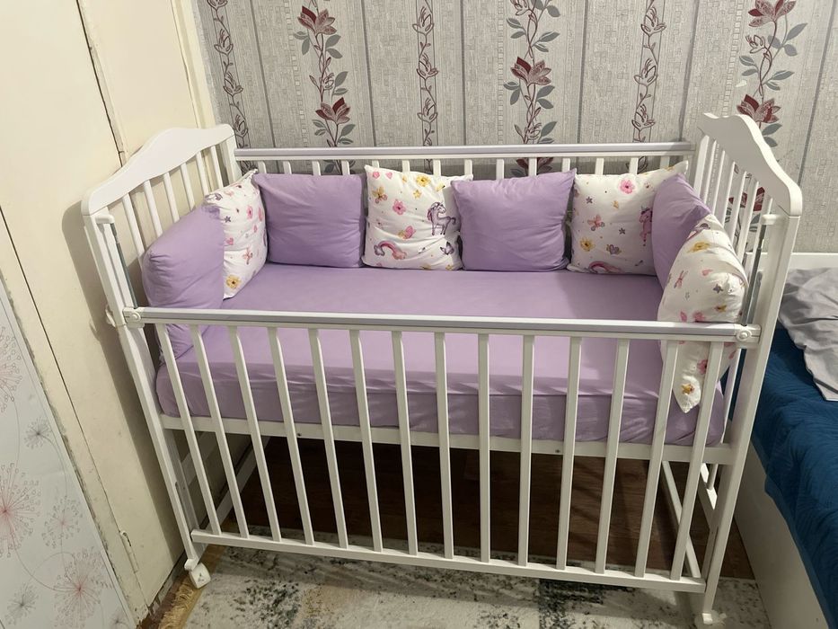 Детская кроватка с матрасиком