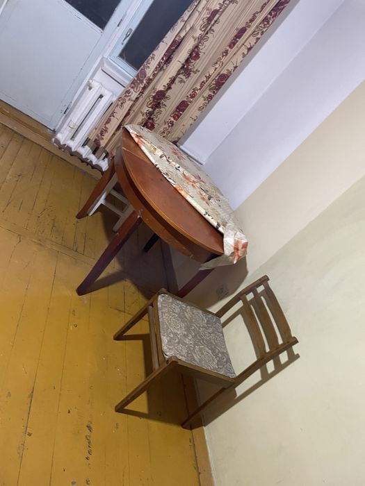 Продам стол и стулья