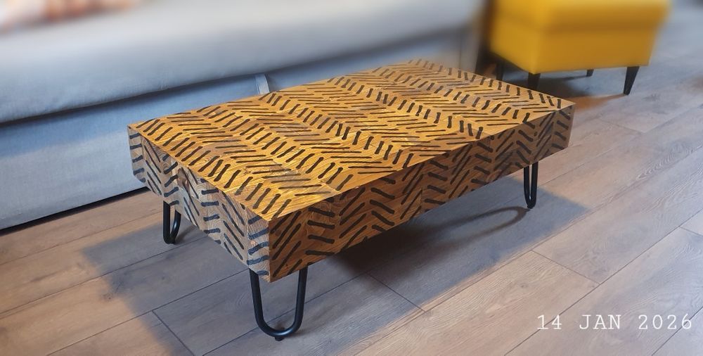 Дървена холна маса