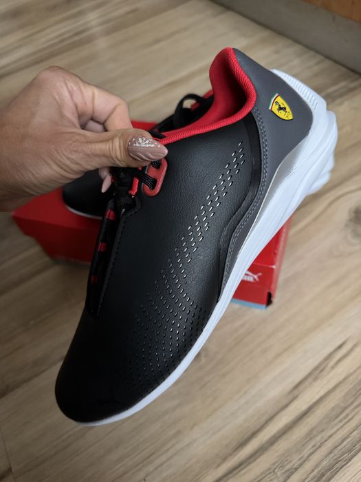 Чисто кови оригинални два  цвята маратонки Puma Ferrari  ! 42,44 н