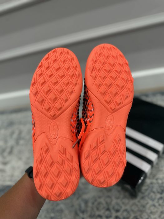 Продам футзалки 37р новые