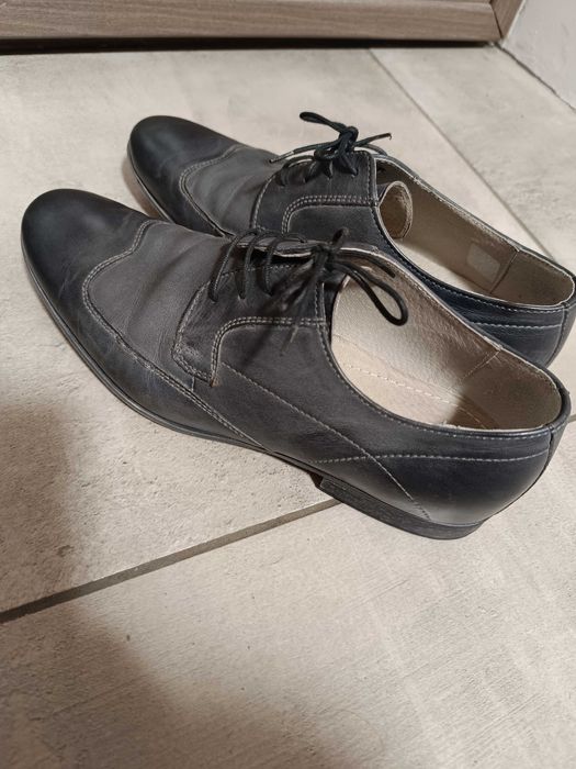 Preț simbolic: Vând pantofi piele naturală gri Nr 41