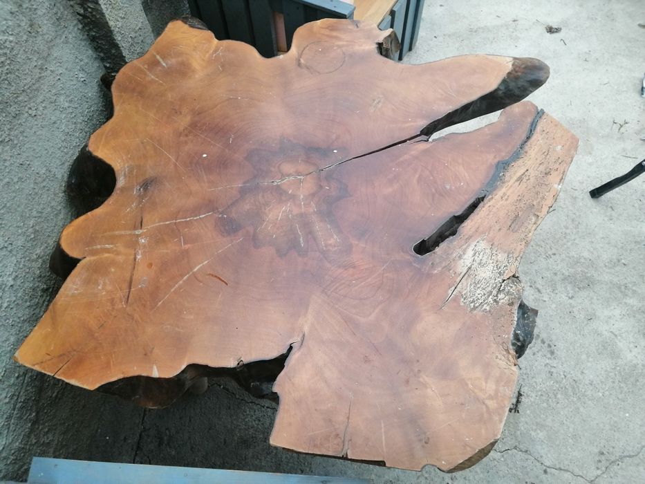 Masă din singur trunchi