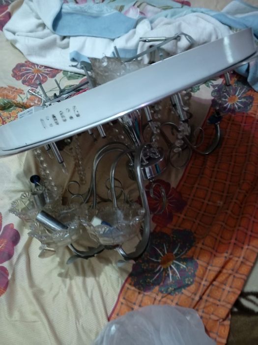 Люстра большая, рабочяя, со светодиодами