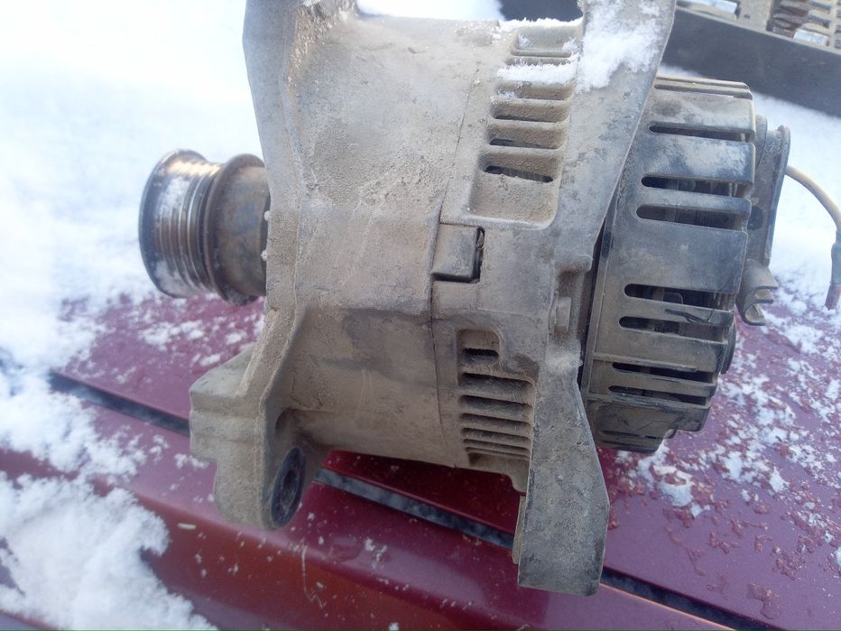 Генератор бмв е36  продам