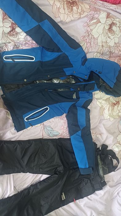 Костюм зимний+варежки в подарок