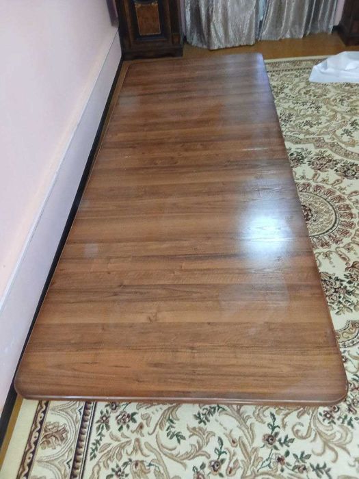 Продам стол для гостинной