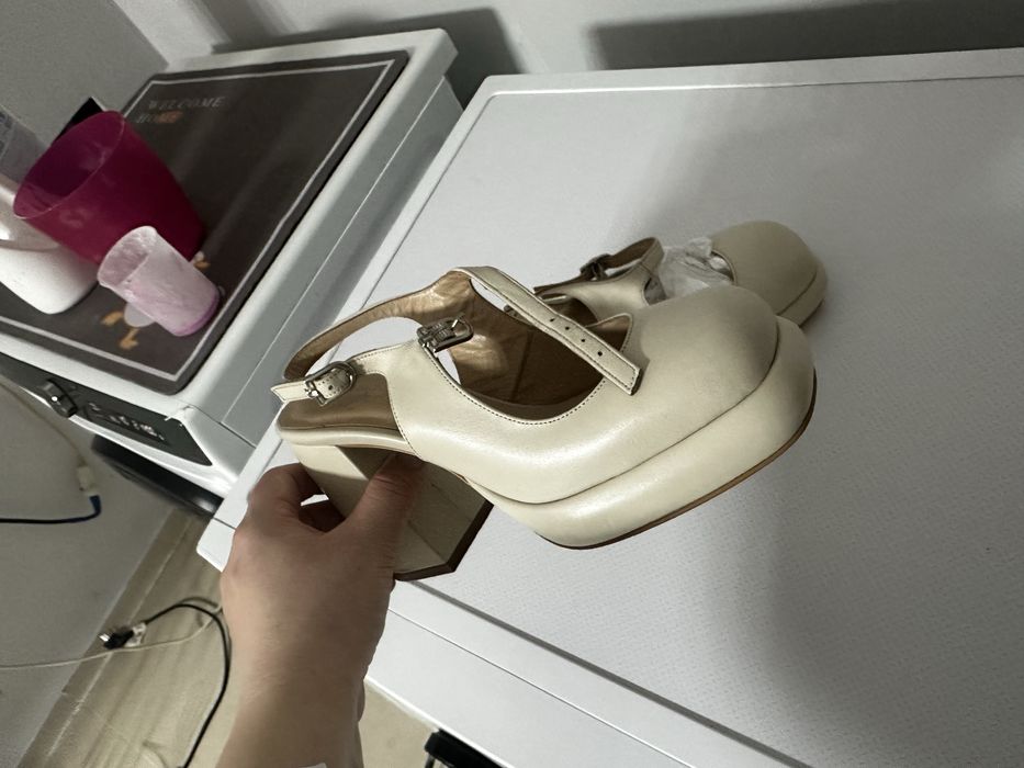 Продам новые босоножки