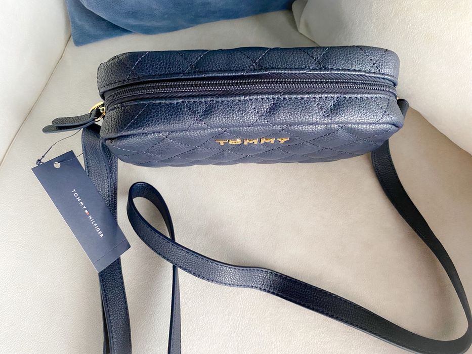 Tommy Hilfiger модерна и практична чанта, оригинална, нова с етикет