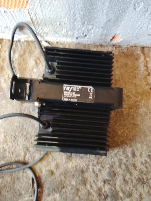 Se vinde  iluminator  infrasoru Raytech rm100