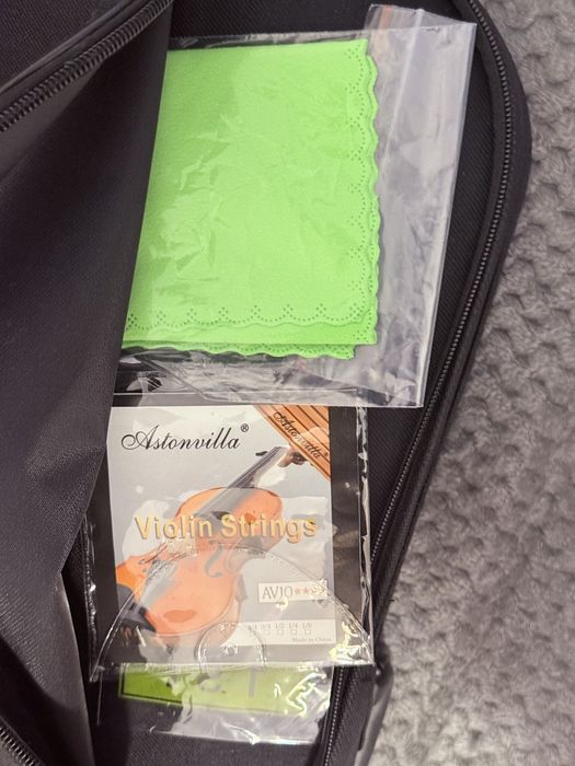 Vioara Electrica Aston Villa - 4/4 cu arcus, cutie si accesorii