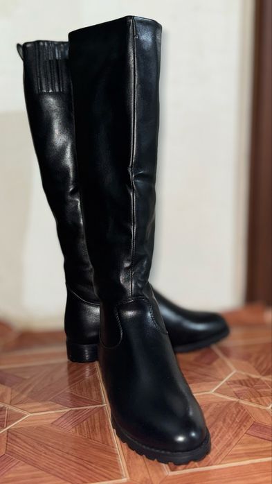 Продам две пары сапог